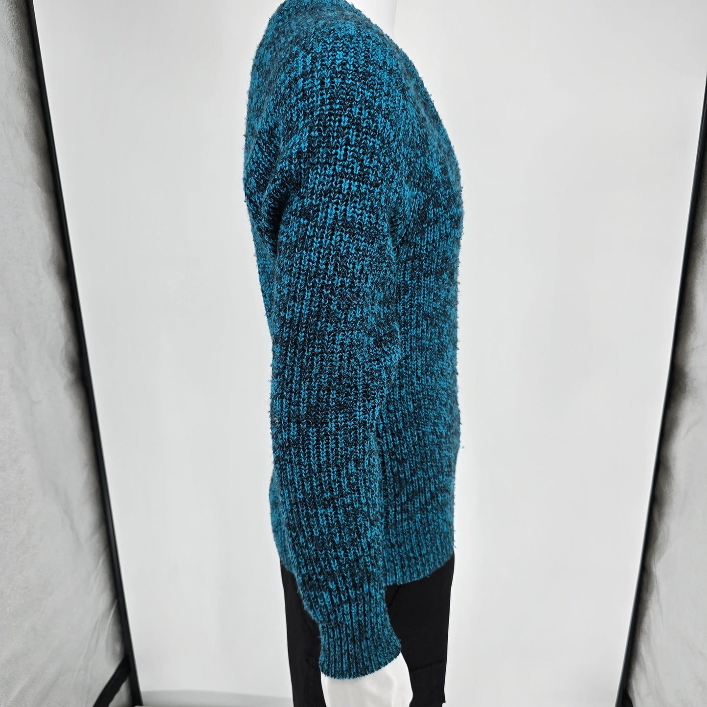 Vintage 1970s Men's Store Teal & Black Marbled V-Neck Acrylic Sweater (S)