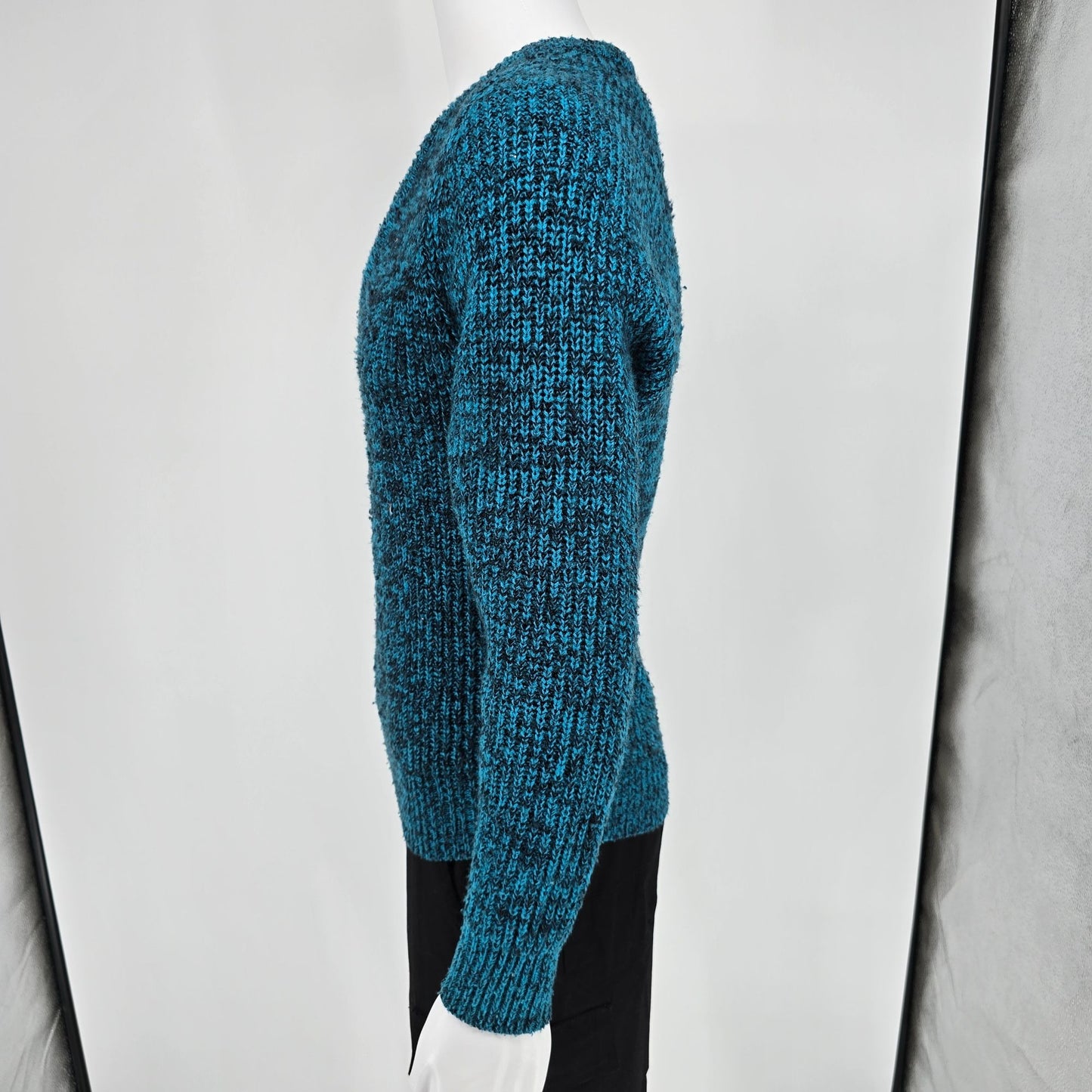 Vintage 1970s Men's Store Teal & Black Marbled V-Neck Acrylic Sweater (S)