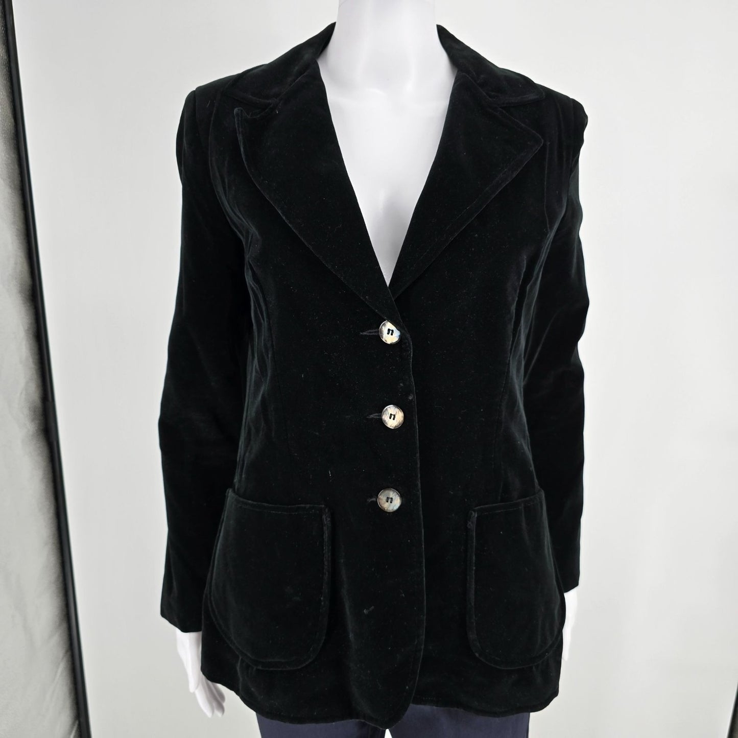Vintage 1970s Koret of California Women's Black Velvet Blazer Jacket (S/M)