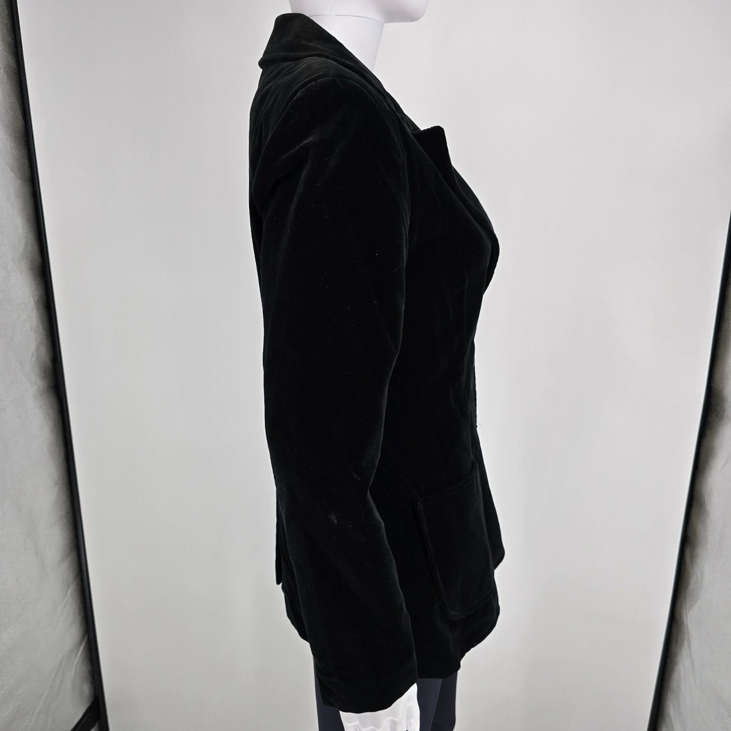 Vintage 1970s Koret of California Women's Black Velvet Blazer Jacket (S/M)