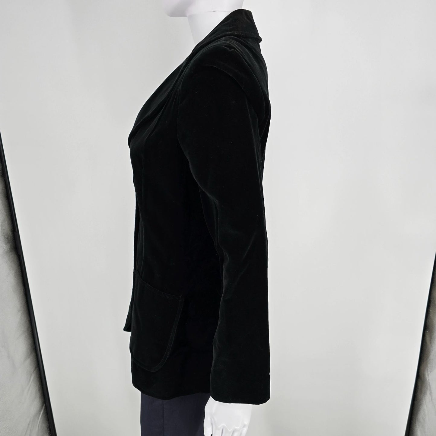 Vintage 1970s Koret of California Women's Black Velvet Blazer Jacket (S/M)
