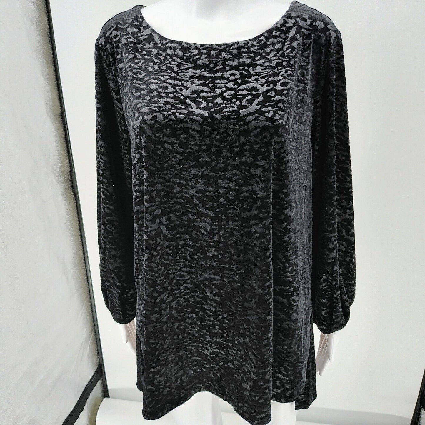 NWT Rafaella Black Velvet Animal Print Long Sleeve Stretch Tunic Top (XL)