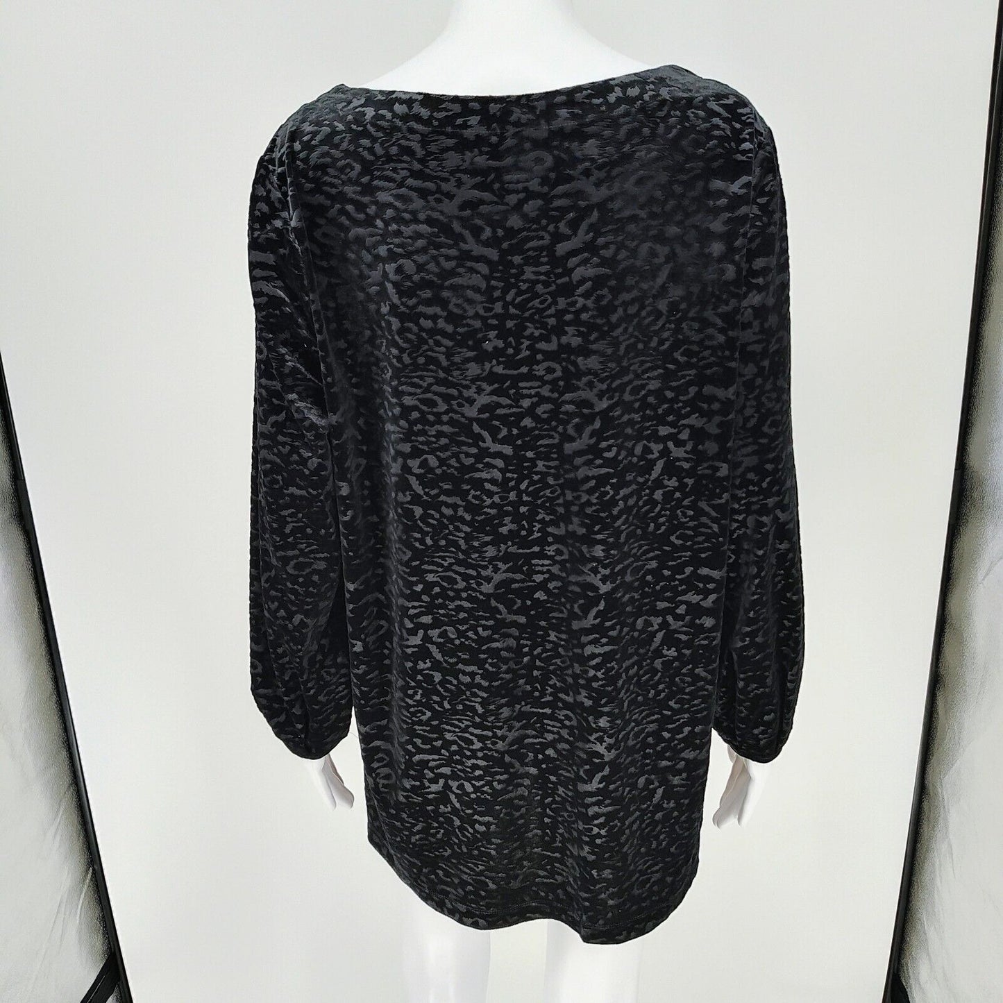 NWT Rafaella Black Velvet Animal Print Long Sleeve Stretch Tunic Top (XL)