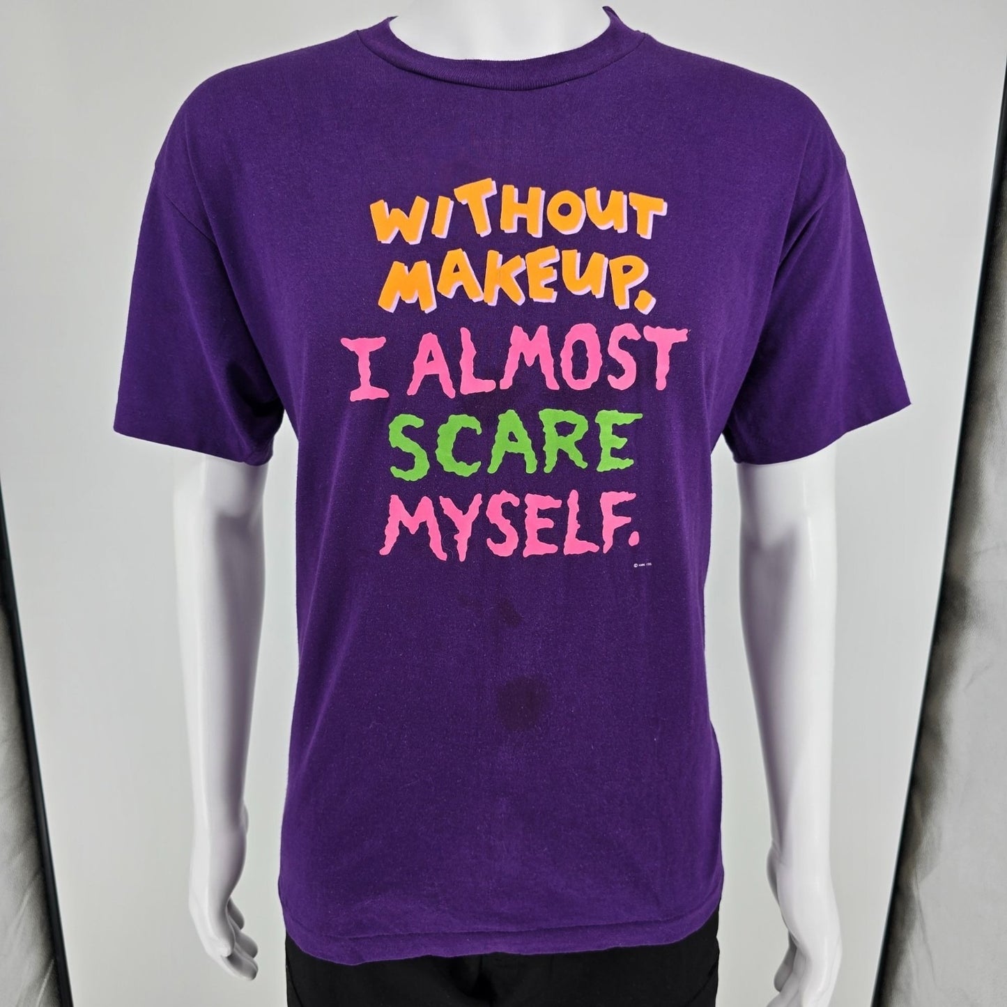 Vintage 1990s Hallmark Cards "Without Makeup, I Almost Scare Myself" T-Shirt (L)