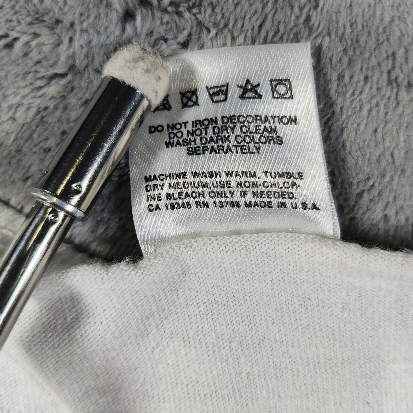 Vintage 1990s Made in USA "Body Basics Bellevue, Kentucky" White Tank Top (M)