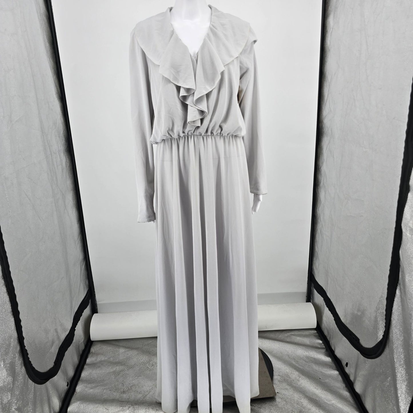 Vintage 1970s Gray Ruffle Collar Long Sleeve Hostess/Evening Maxi Dress (L)