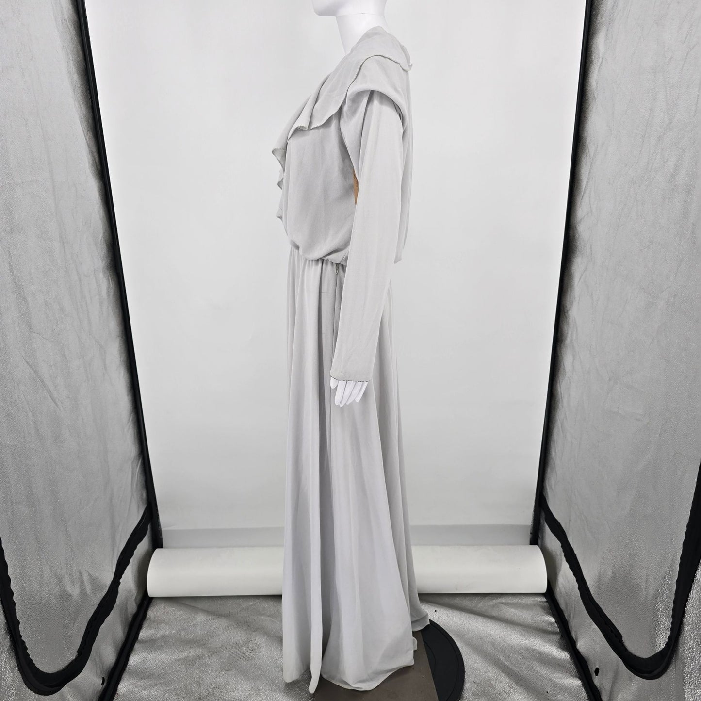 Vintage 1970s Gray Ruffle Collar Long Sleeve Hostess/Evening Maxi Dress (L)