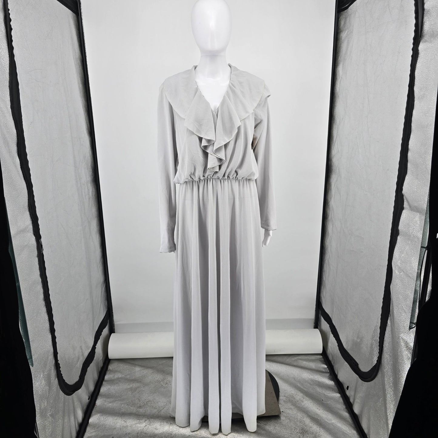 Vintage 1970s Gray Ruffle Collar Long Sleeve Hostess/Evening Maxi Dress (L)
