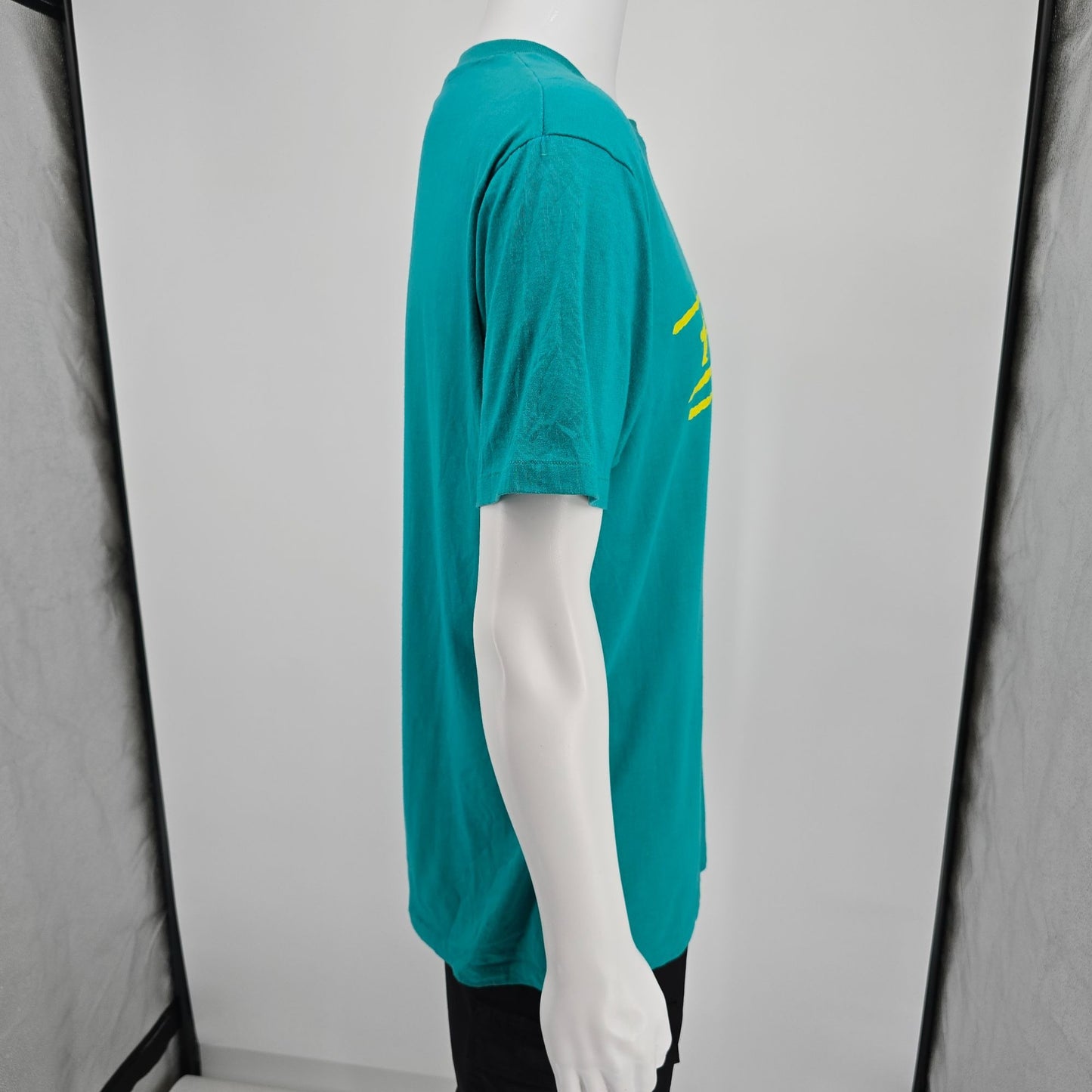 Vintage 1980s Hanes Fifty-Fifty/Tucker's Tees Bermuda Souvenir T-Shirt (L)