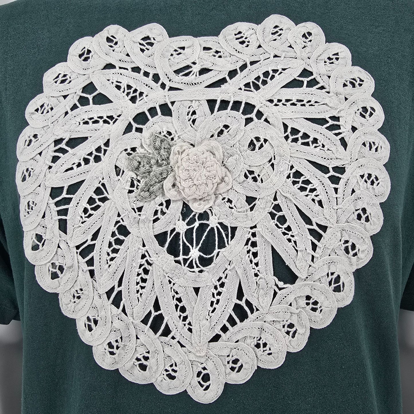 Vintage 1990s Green Battenburg-Style Lace Heart Doily Applique T-Shirt (L/XL)