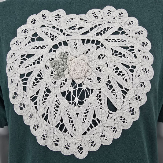 Vintage 1990s Green Battenburg-Style Lace Heart Doily Applique T-Shirt (L/XL)