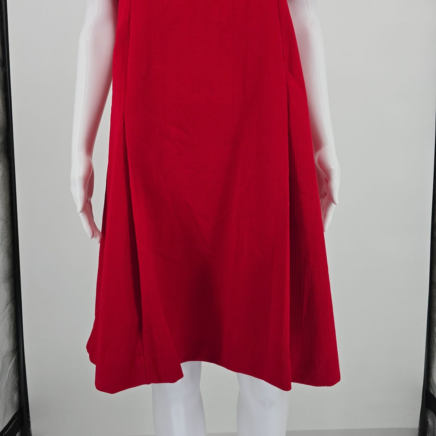 Vintage 1960s Red Ribbed Knit A-Line Shift Knee Length Mod Dress (Large)