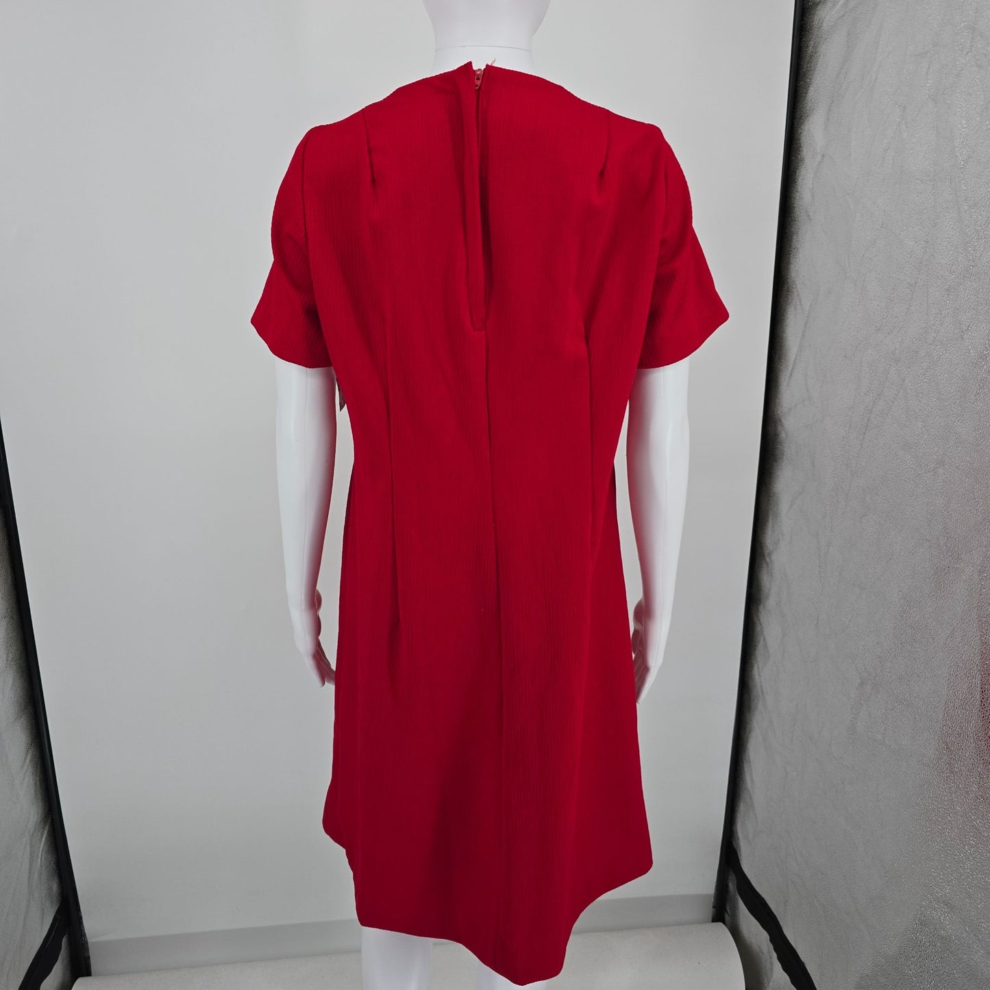 Vintage 1960s Red Ribbed Knit A-Line Shift Knee Length Mod Dress (Large)