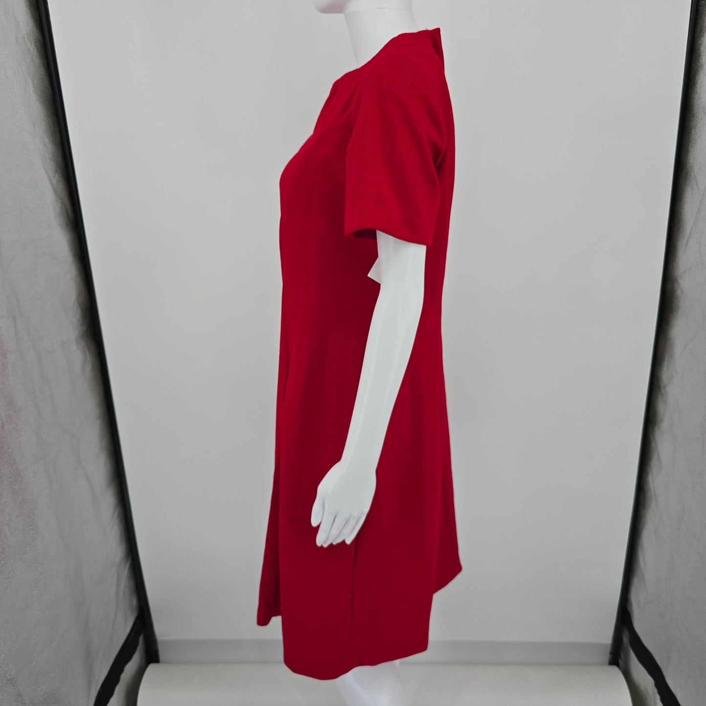 Vintage 1960s Red Ribbed Knit A-Line Shift Knee Length Mod Dress (Large)