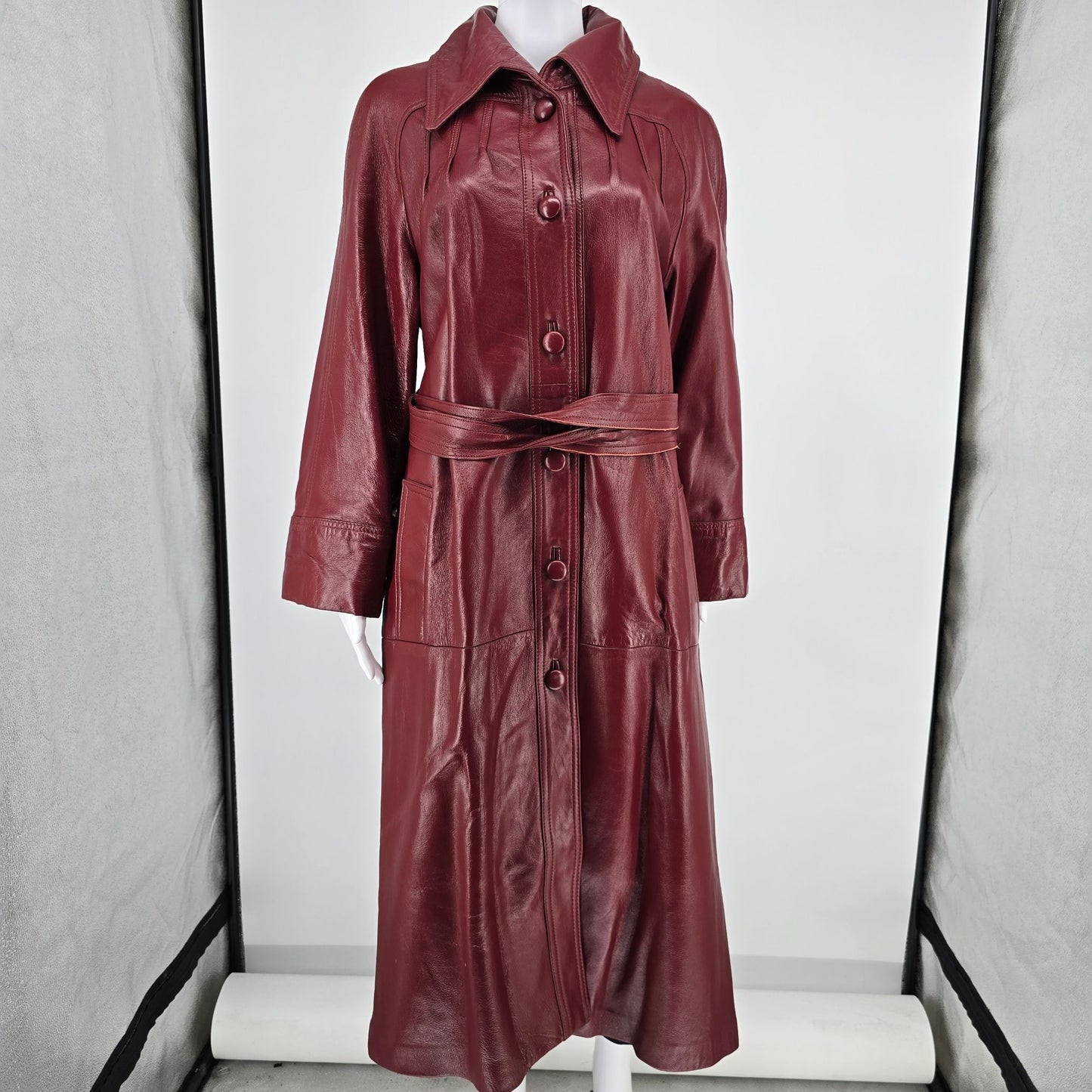Vintage 1970s Unbranded Women's Red Leather Wide Collar Belted Trench Coat (M)