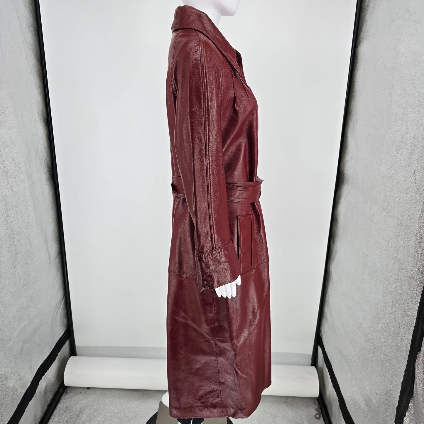 Vintage 1970s Unbranded Women's Red Leather Wide Collar Belted Trench Coat (M)
