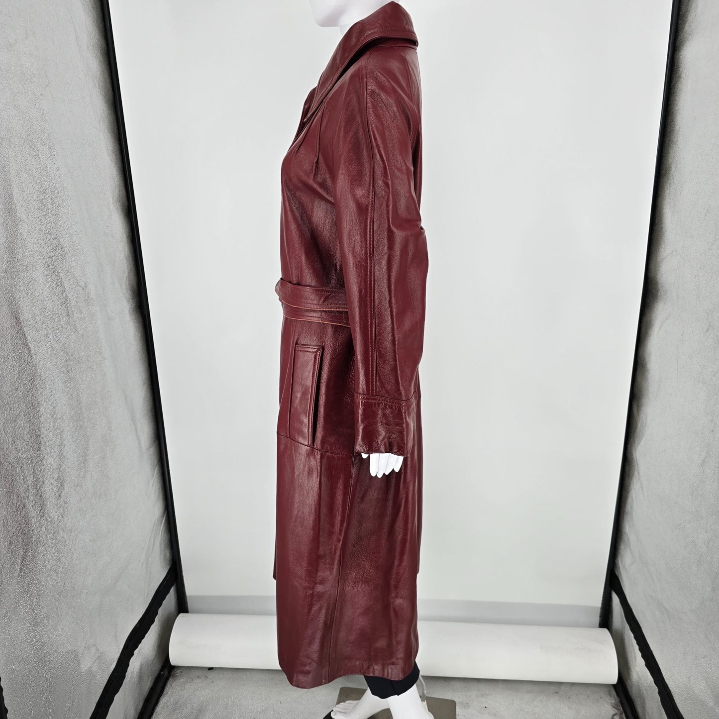 Vintage 1970s Unbranded Women's Red Leather Wide Collar Belted Trench Coat (M)