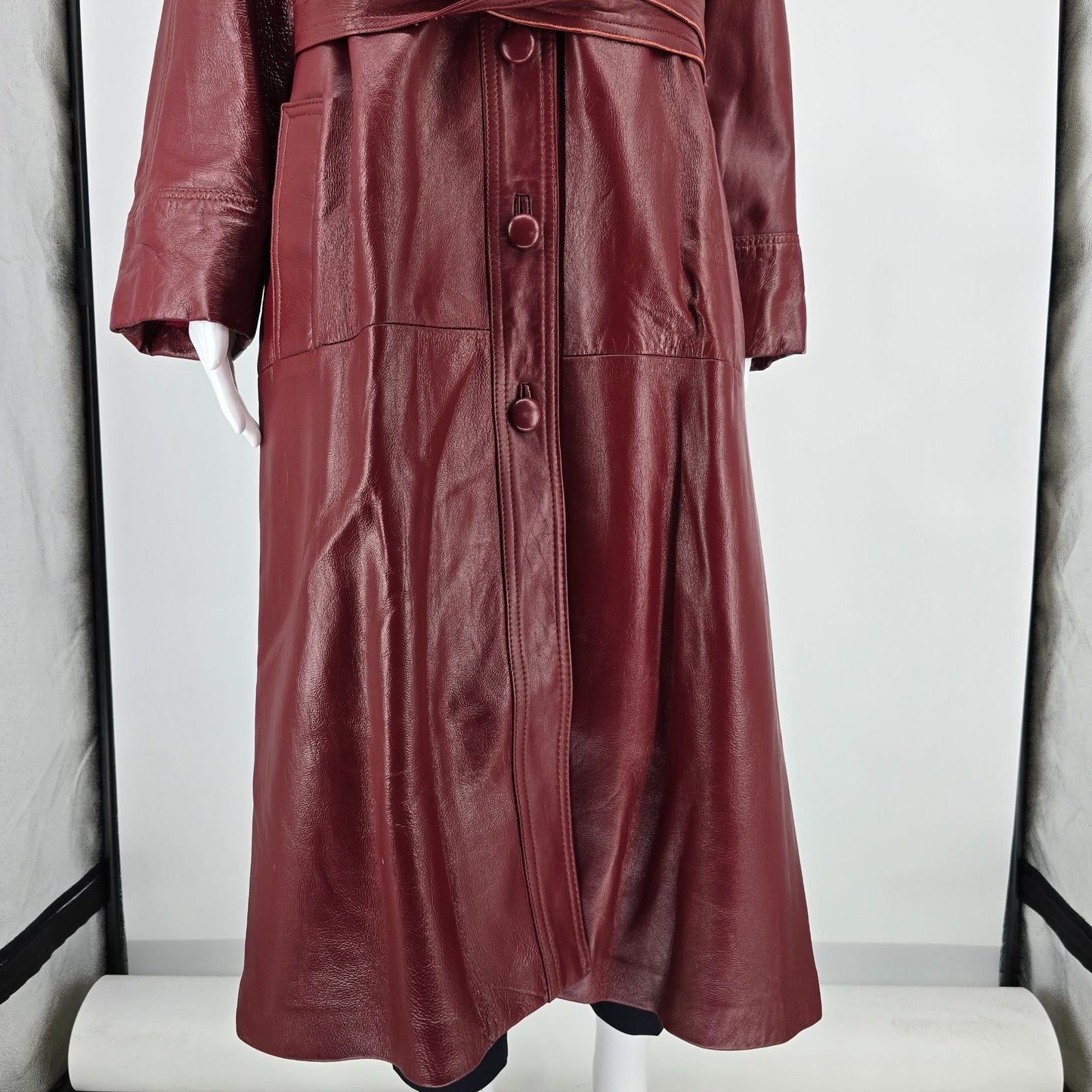 Vintage 1970s Unbranded Women's Red Leather Wide Collar Belted Trench Coat (M)