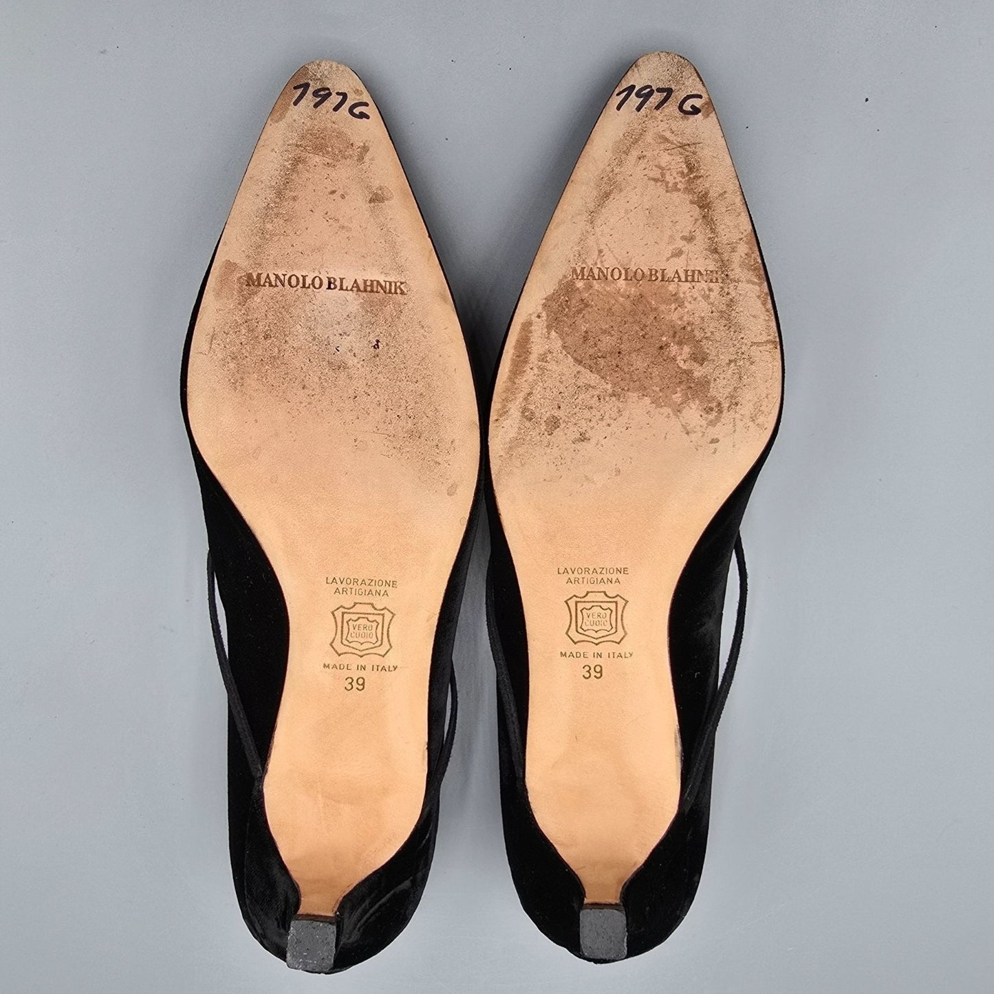 Vintage 1990s Manolo Blahnik Velvet Kitten-Heel Faceted Button Pumps (EU39/US8.5)
