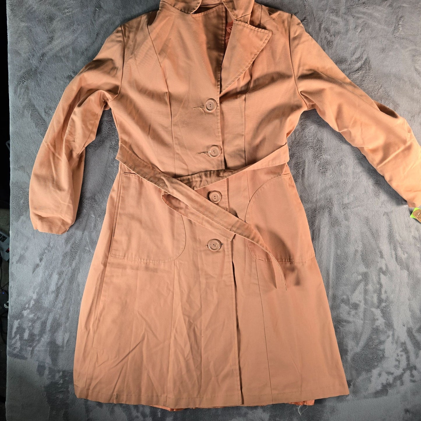 Vintage 1960s Unbranded Women's Peach Single-breasted Belted Trench Coat (M/L)