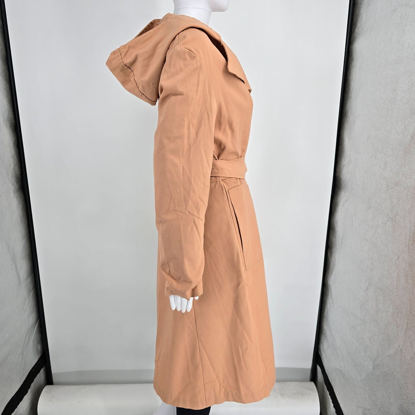 Vintage 1960s Unbranded Women's Peach Single-breasted Belted Trench Coat (M/L)