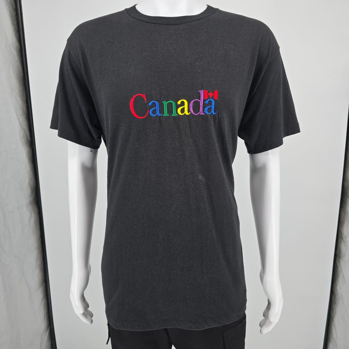 Vintage 1990s WAM "Canada" Rainbow Embroidered Souvenir T-Shirt (L/XL)