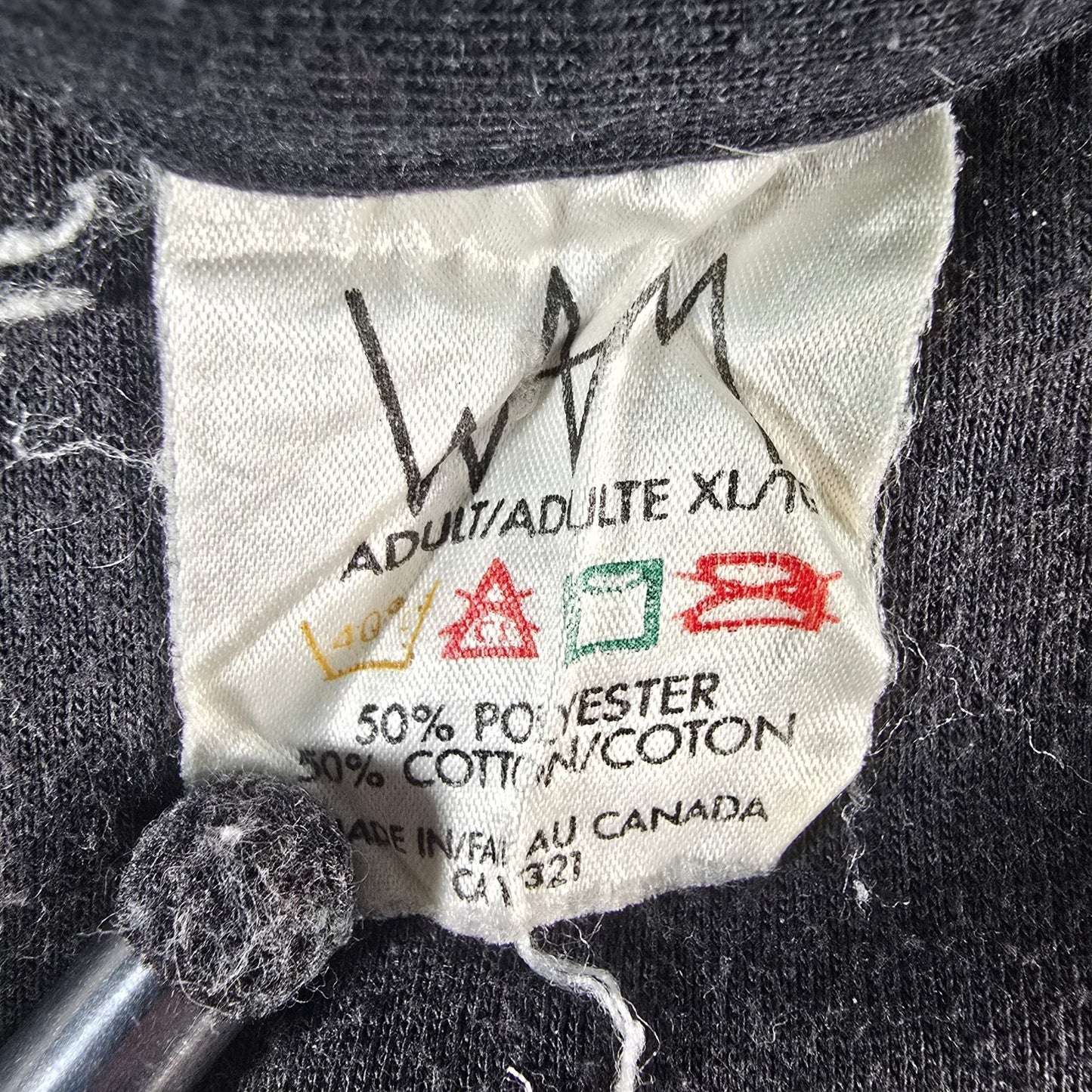 Vintage 1990s WAM "Canada" Rainbow Embroidered Souvenir T-Shirt (L/XL)