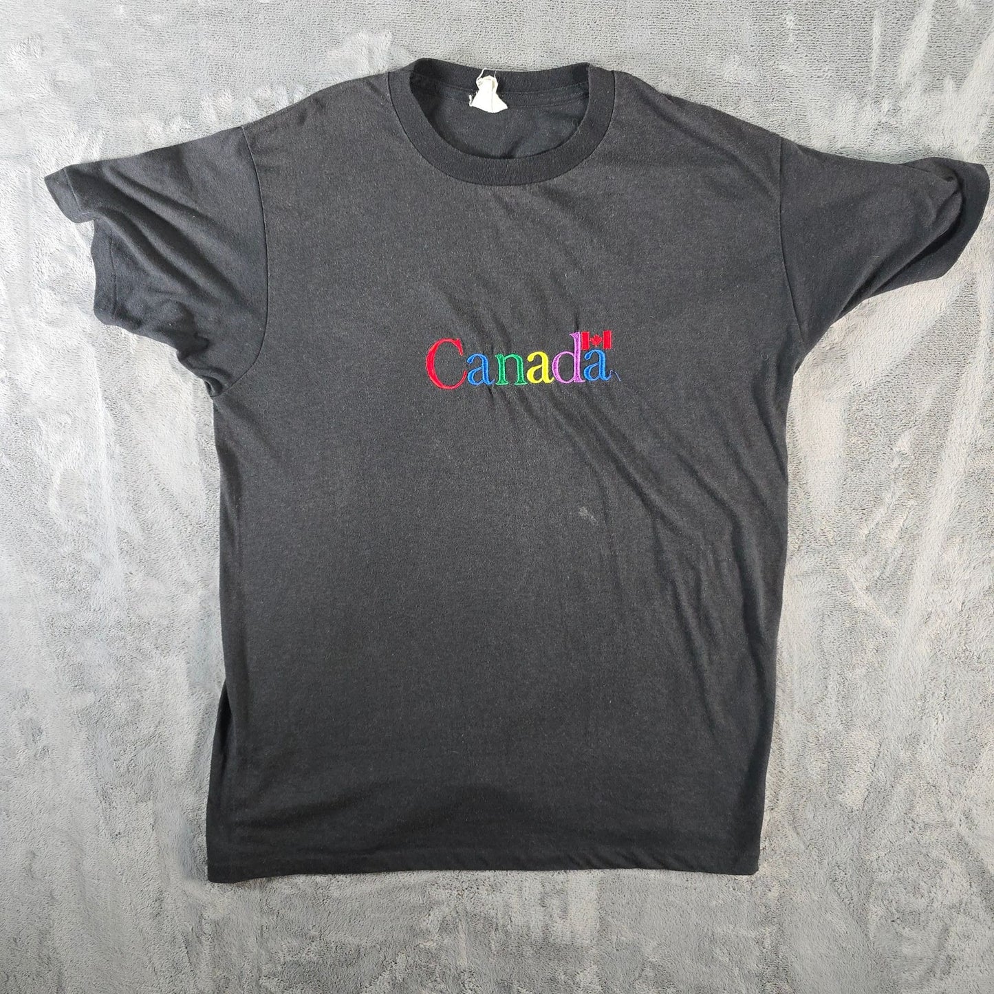 Vintage 1990s WAM "Canada" Rainbow Embroidered Souvenir T-Shirt (L/XL)