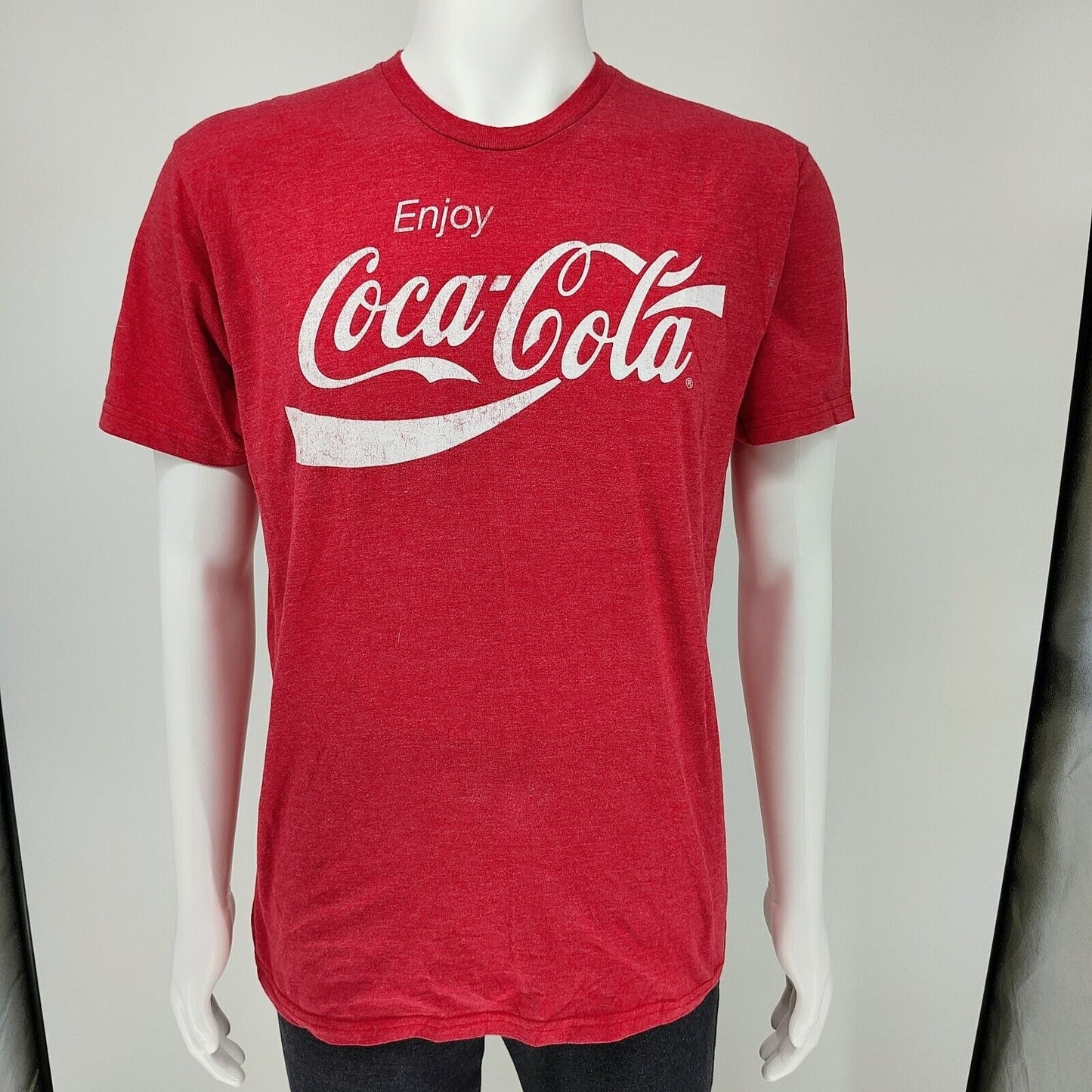 2017 Mad Engine Enjoy Coca-Cola Retro Logo Red Polycotton Graphic T-Shirt (L)