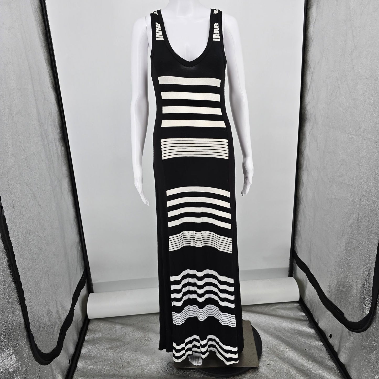 2010s Monteau Los Angeles Blak and White Striped Stretch Maxi Tank Dress (M)