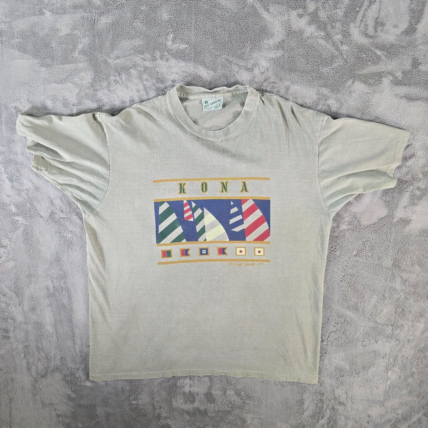 Vintage 190s Sgt. Leisure Kona Hawaii Oversized Sailboat Graphic T-Shirt (L)