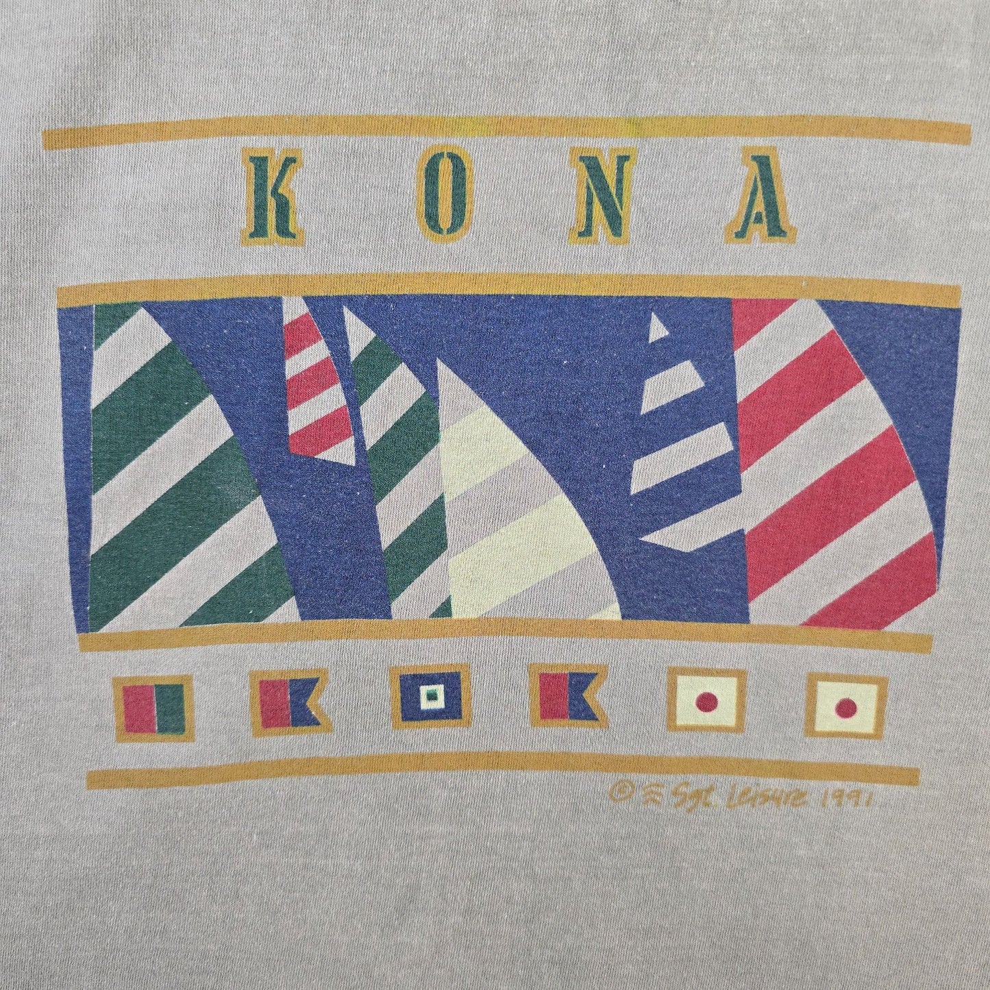 Vintage 190s Sgt. Leisure Kona Hawaii Oversized Sailboat Graphic T-Shirt (L)