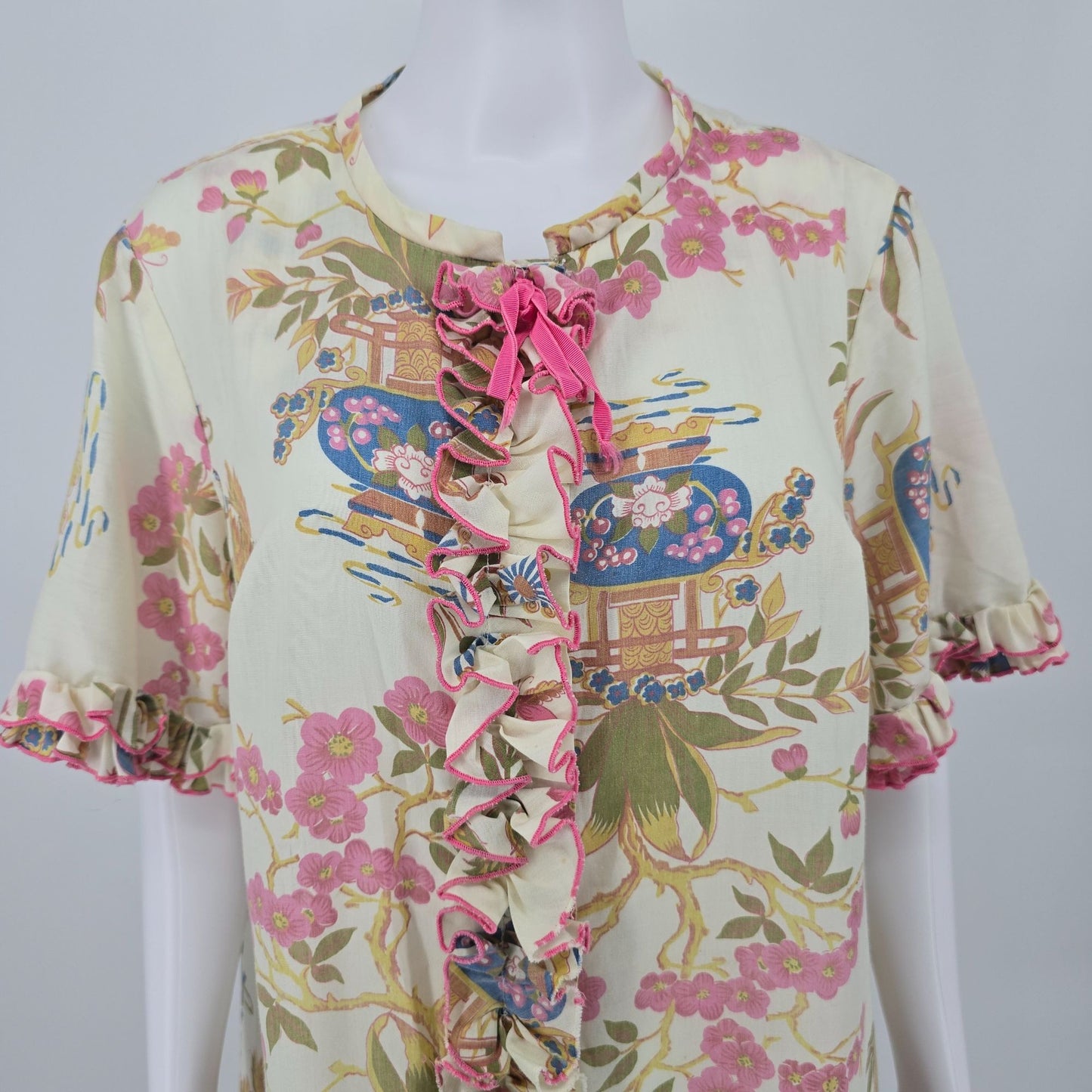 Vintage 1950s Chinoiserie Floral Print Ruffled Hostess Gown/House Dress (XXL)