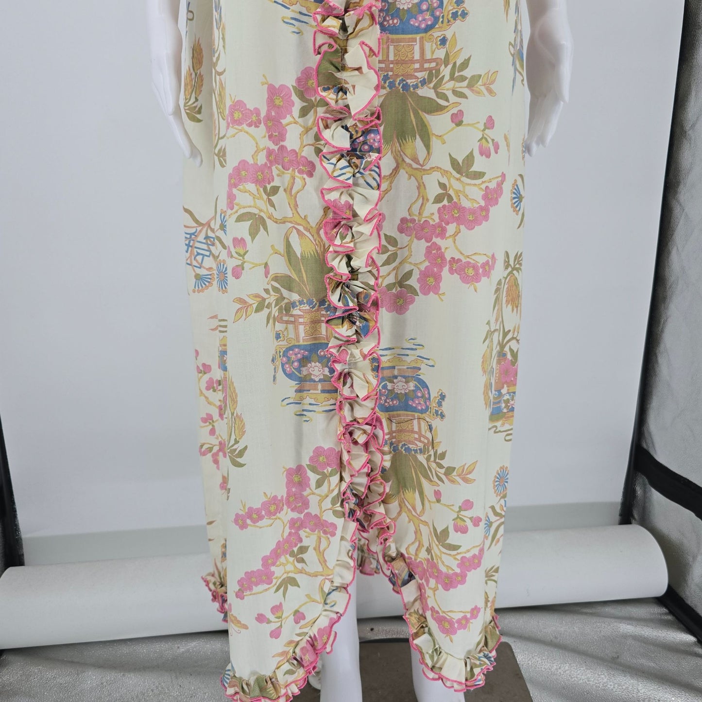 Vintage 1950s Chinoiserie Floral Print Ruffled Hostess Gown/House Dress (XXL)