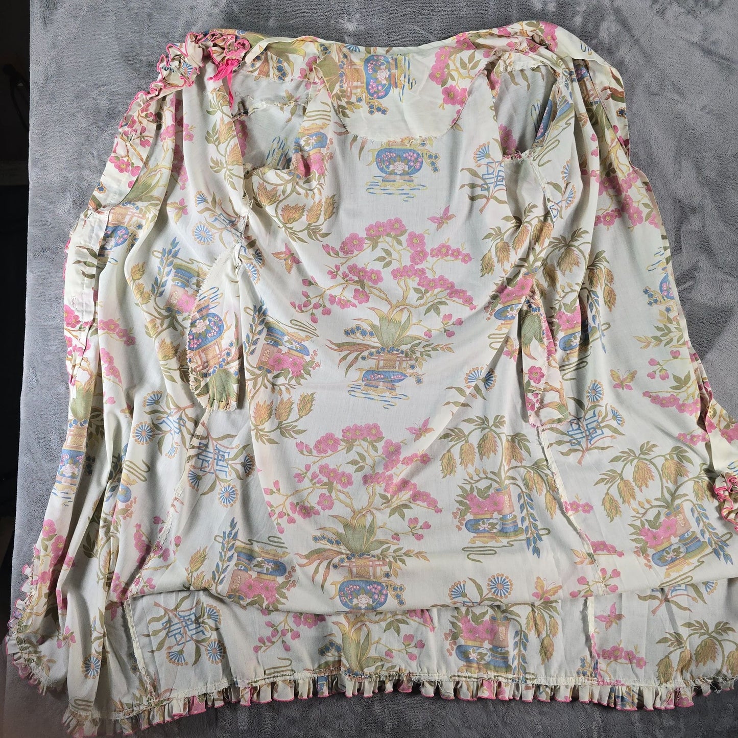Vintage 1950s Chinoiserie Floral Print Ruffled Hostess Gown/House Dress (XXL)