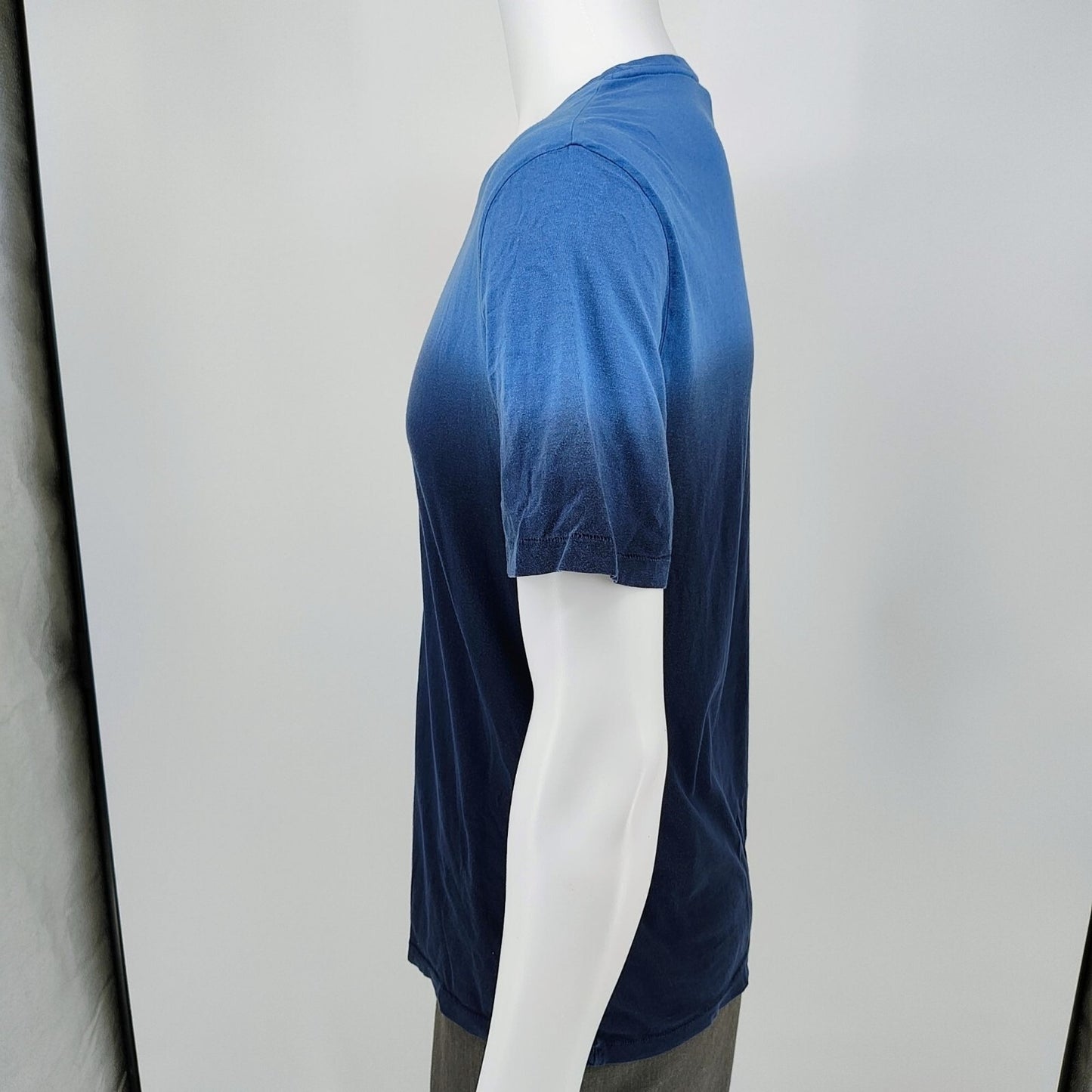 Prada Verfied Authentic Mens Crew Neck Blue Gradient Short-Sleve T-Shirt (Small)