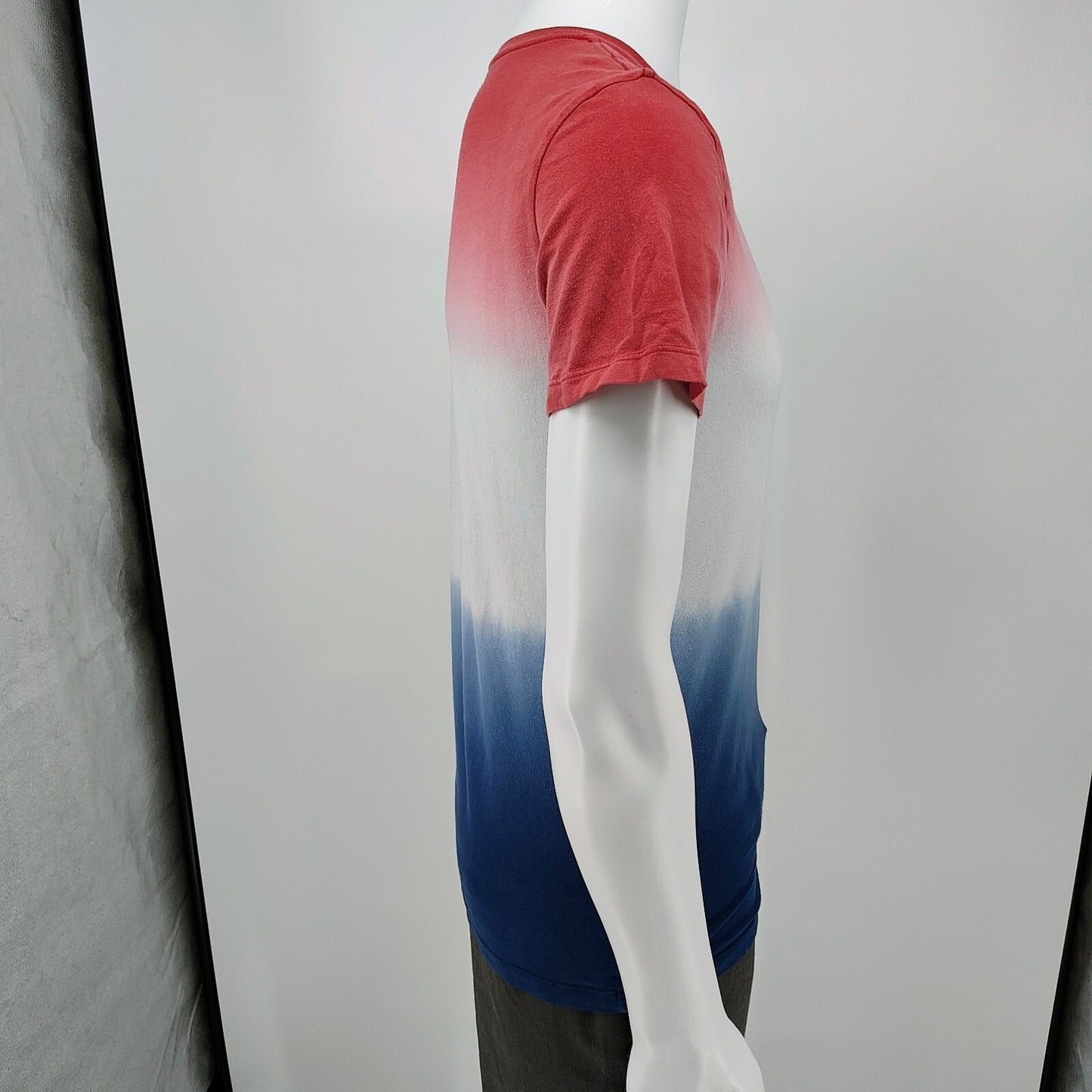 American Eagle Outfitters Men's Red, White,and Blue Hombre Flex T-Shirt (XS)