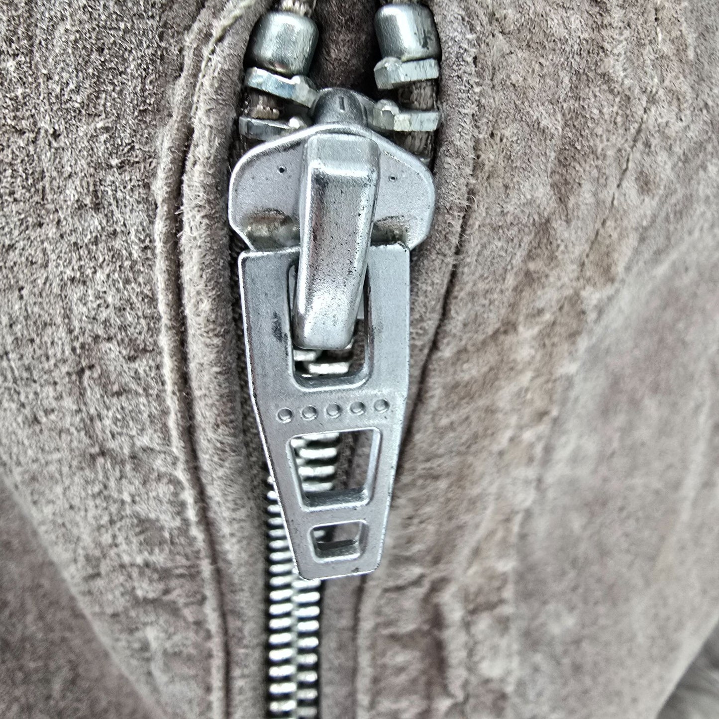 2010s Distressed [BLANKNYC] Cropped Suede French Taupe Moto Jacket (Small)