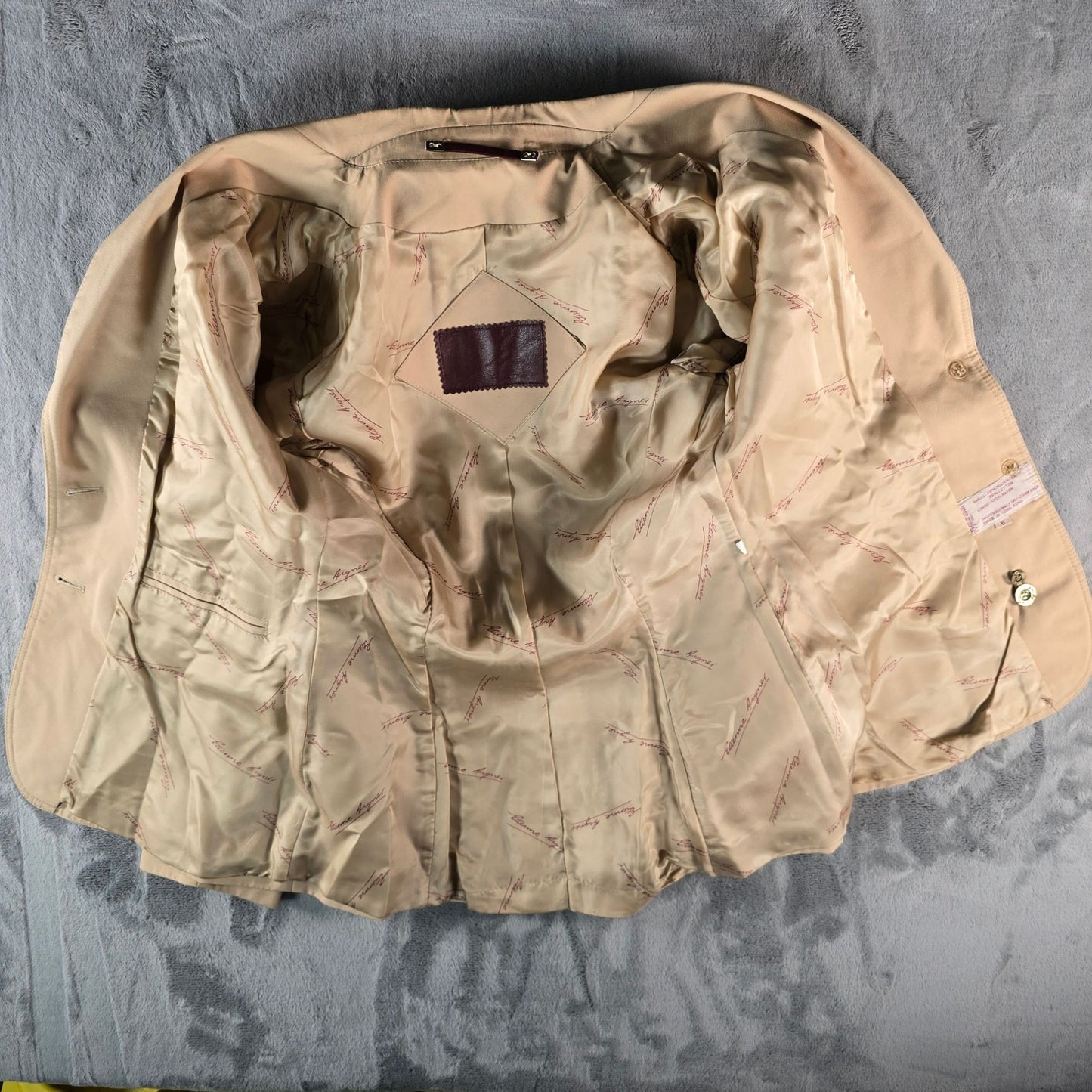 Vintage 1980s Etienne Aigner Women's Tan Notch Lapel Two-button Blazer (XS)