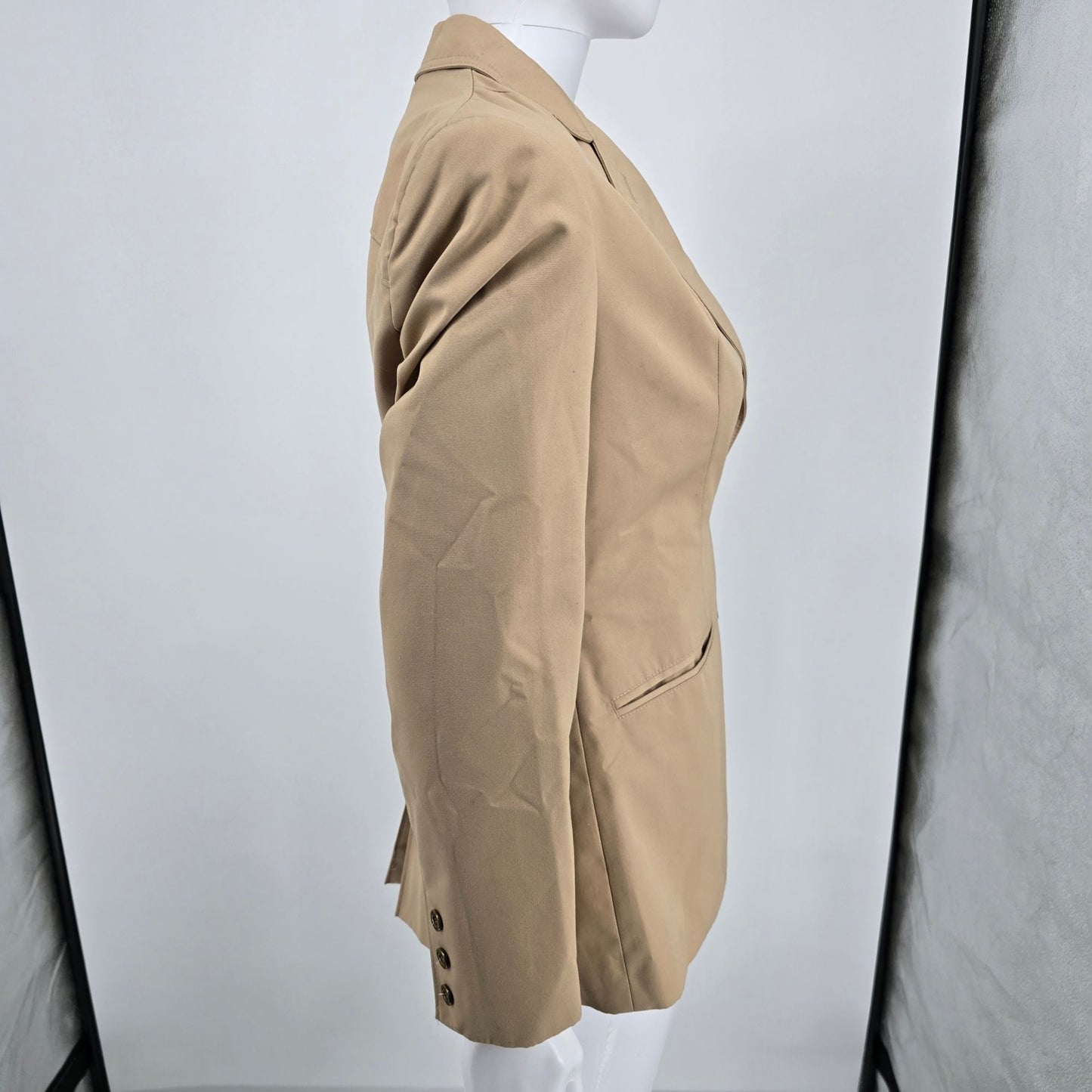 Vintage 1980s Etienne Aigner Women's Tan Notch Lapel Two-button Blazer (XS)