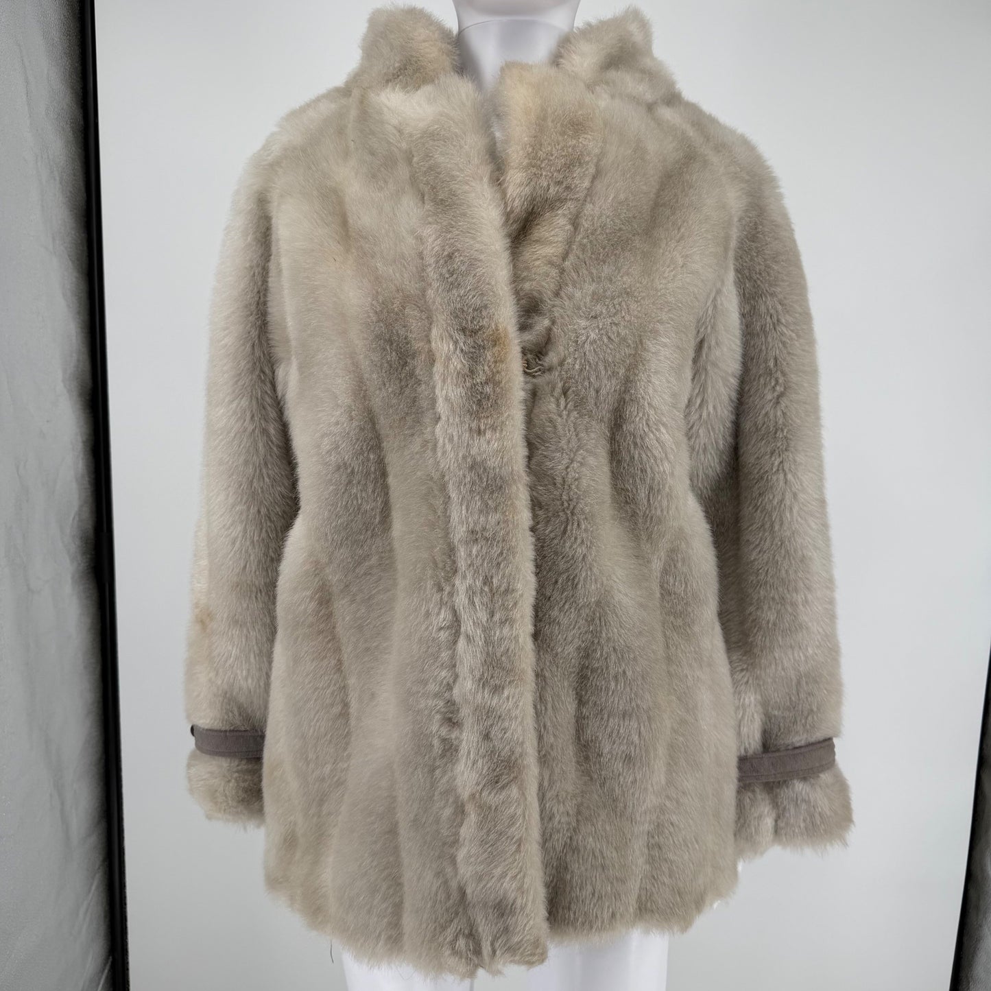 Vintage 1970s Neiman-Marcus Marissa Ferrere Light Gray Plush Faux Fur Jacket (L)