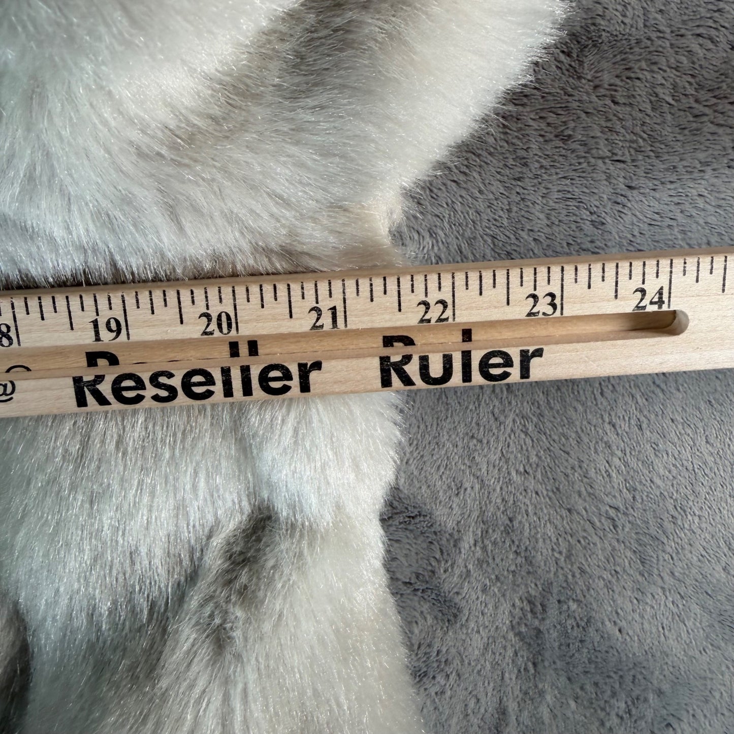 Vintage 1970s Neiman-Marcus Marissa Ferrere Light Gray Plush Faux Fur Jacket (L)