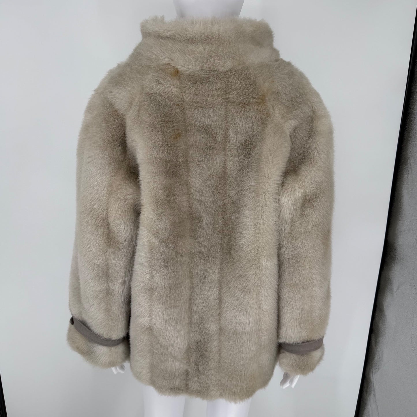 Vintage 1970s Neiman-Marcus Marissa Ferrere Light Gray Plush Faux Fur Jacket (L)