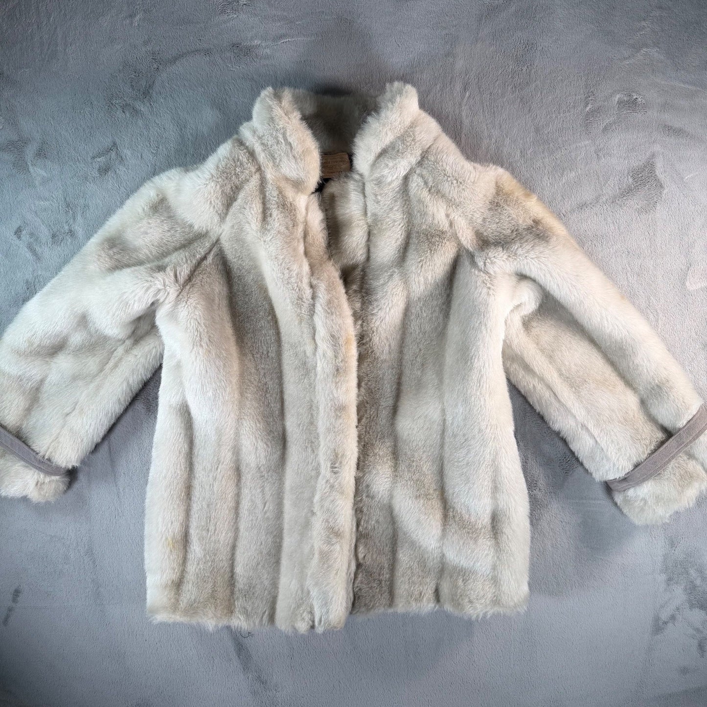 Vintage 1970s Neiman-Marcus Marissa Ferrere Light Gray Plush Faux Fur Jacket (L)