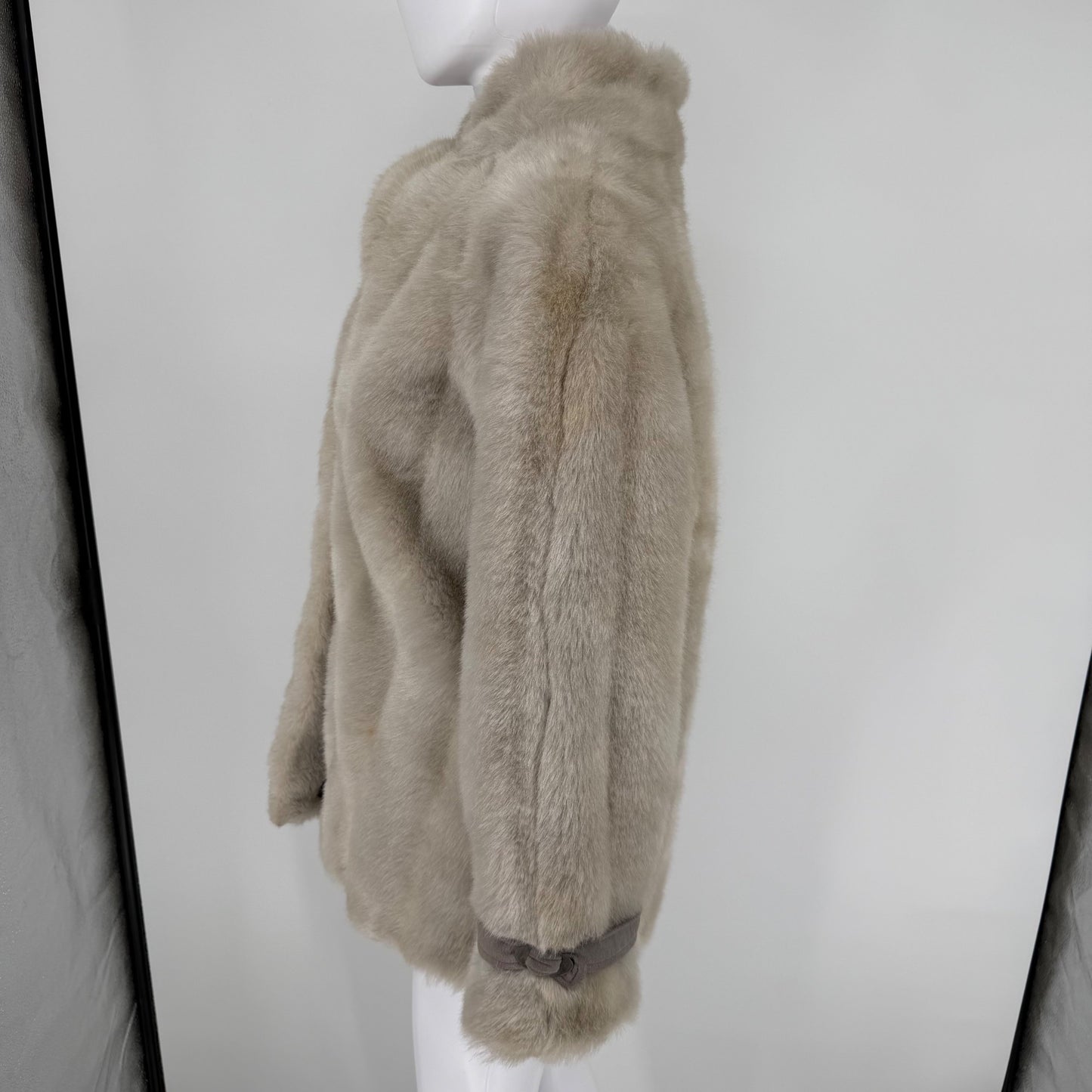 Vintage 1970s Neiman-Marcus Marissa Ferrere Light Gray Plush Faux Fur Jacket (L)