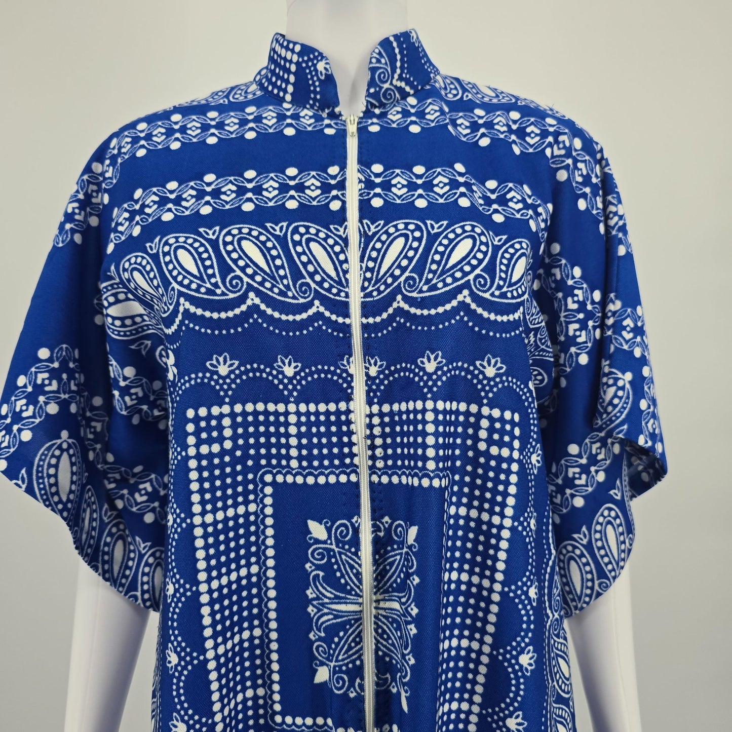 Vintage 1970s Blue/White Paisley Bandana Print Kaftan Lounger Maxi Dress (L)