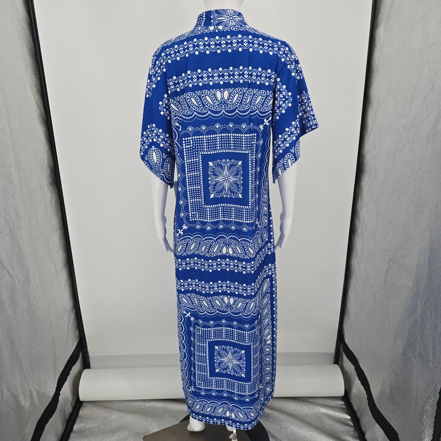 Vintage 1970s Blue/White Paisley Bandana Print Kaftan Lounger Maxi Dress (L)