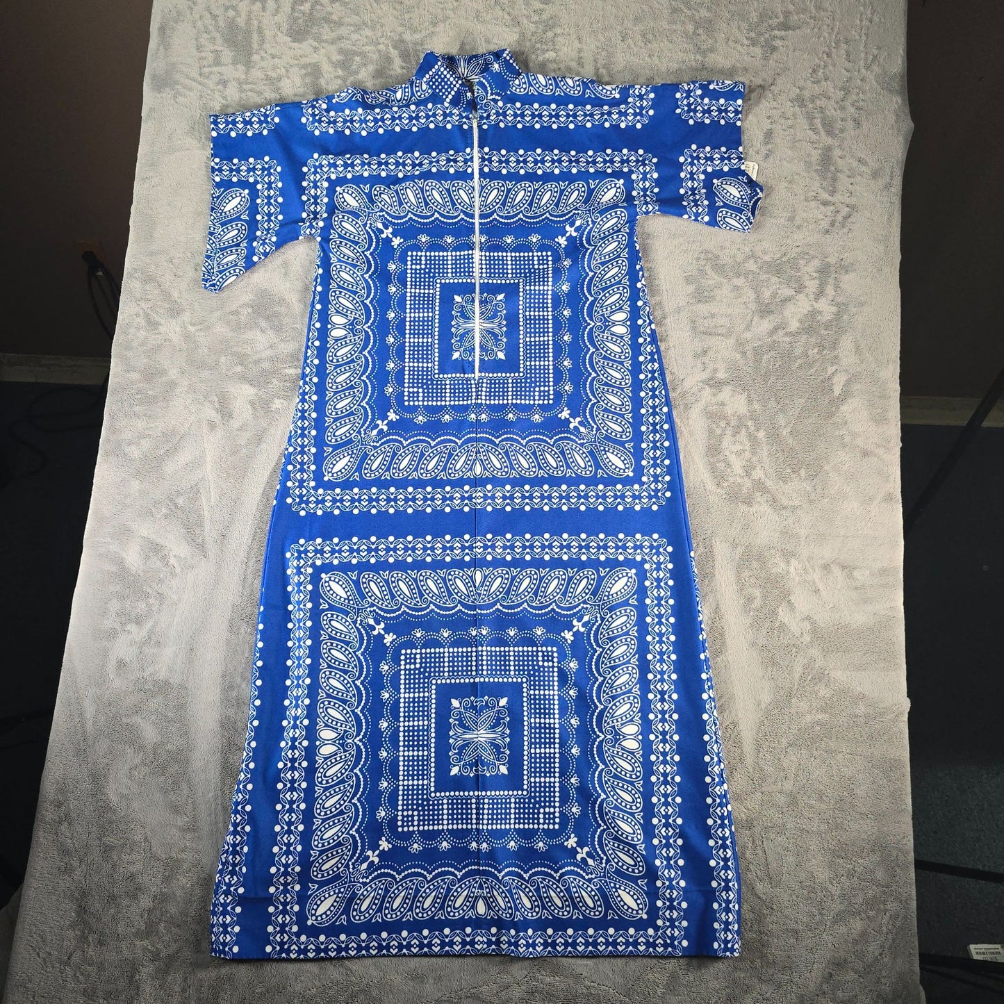 Vintage 1970s Blue/White Paisley Bandana Print Kaftan Lounger Maxi Dress (L)