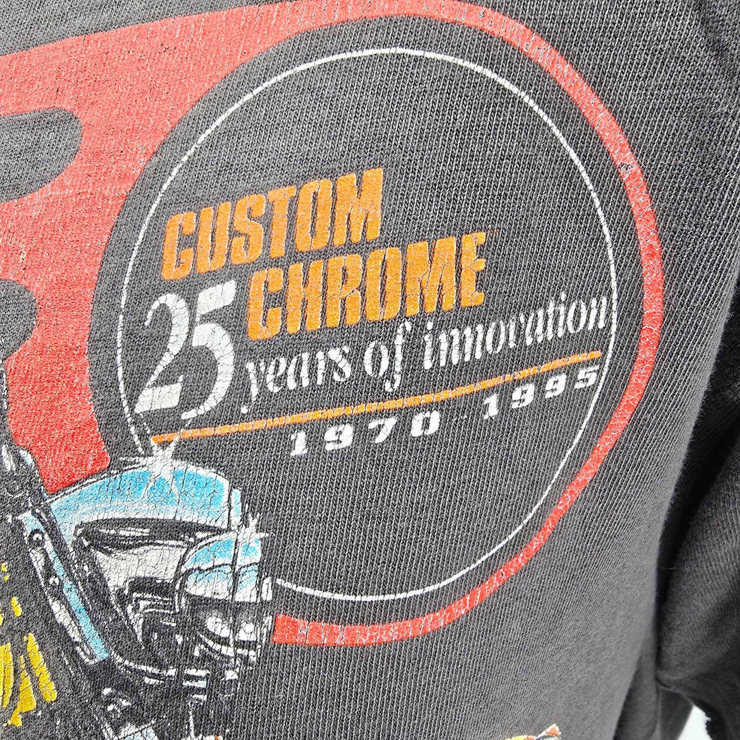 Distressed Vintage 1995 Custom Chrome 25 Years of Innovation Biker T-Shirt (L)