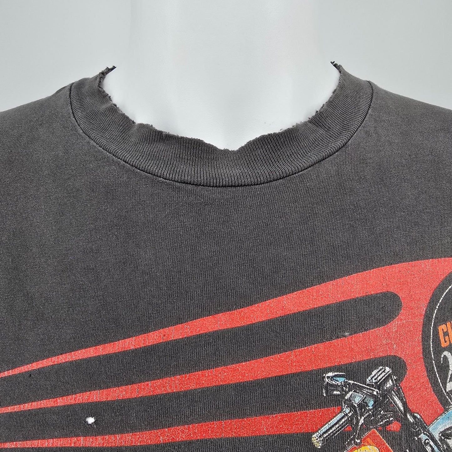 Distressed Vintage 1995 Custom Chrome 25 Years of Innovation Biker T-Shirt (L)